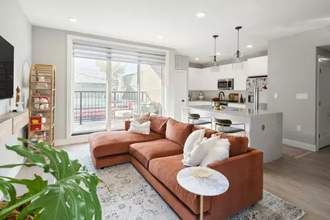 277 Border St #204, Boston, MA 02128