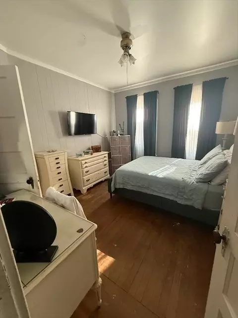 Bedroom - 31-33 Suffolk St, Springfield, MA 01109 photo 1 of 5