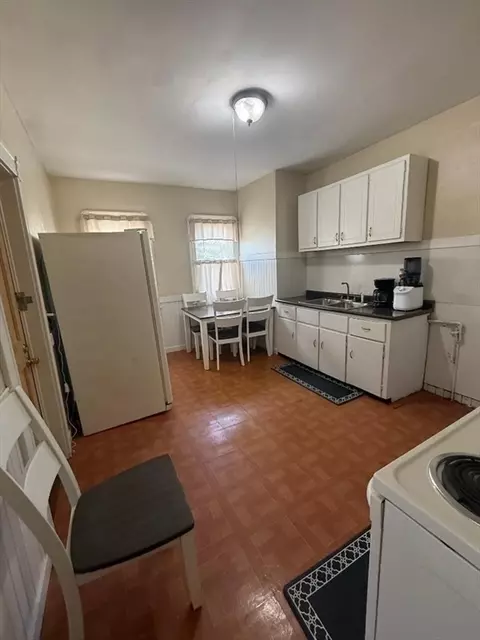 Kitchen - 31-33 Suffolk St, Springfield, MA 01109 photo 4 of 6