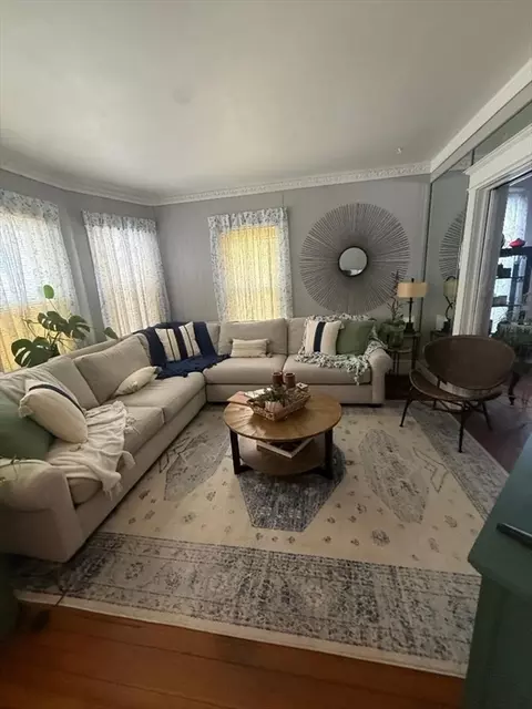 Living - 31-33 Suffolk St, Springfield, MA 01109 photo 1 of 7