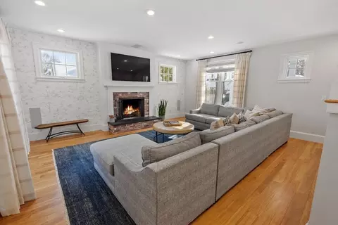 Living - 165 Everett St, Concord, MA 01742 photo 2 of 3