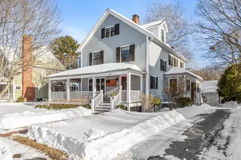 Exterior - 165 Everett St, Concord, MA 01742 photo 5 of 7