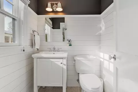 Bath - 165 Everett St, Concord, MA 01742 photo 1 of 5