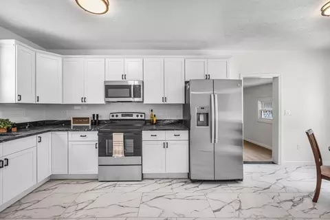 72 NW Schoolhouse Rd, Dudley, MA 01571