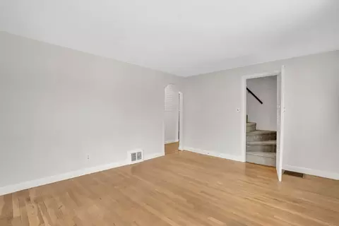 Living - 33 Drexel St, Springfield, MA 01104 photo 4 of 6