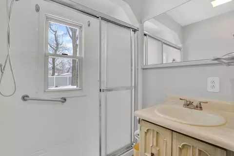 Bath - 33 Drexel St, Springfield, MA 01104 photo 1 of 1