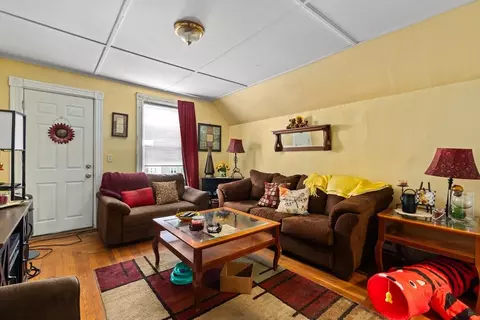 Living - 21 4th St, Attleboro, MA 02703 photo 2 of 3
