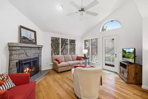 33 Quarry Ridge Ln #33, Rockport, MA 01966