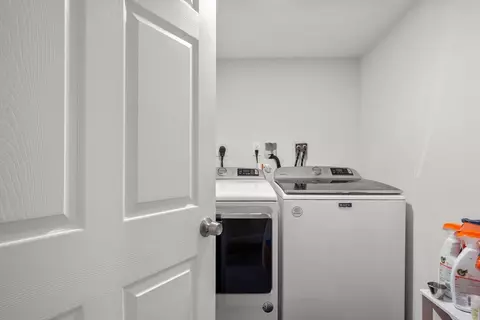 564 E 5th St, Boston, MA 02127 photo 12