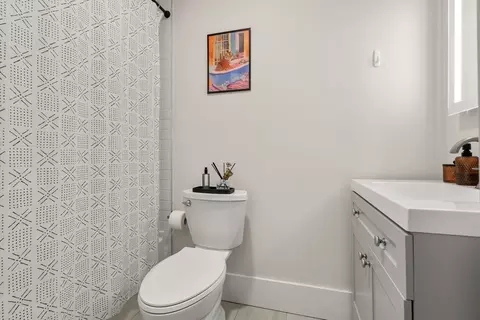 564 E 5th St, Boston, MA 02127 photo 9