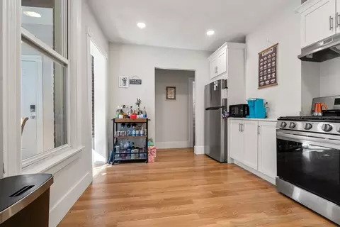 564 E 5th St, Boston, MA 02127 photo 8