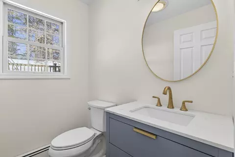 Bath - 159 Pine St, Manchester, MA 01944 photo 2 of 9