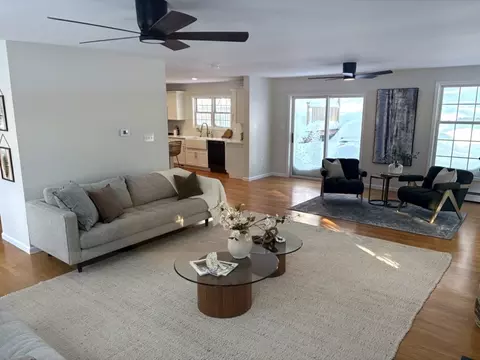 Living - 159 Pine St, Manchester, MA 01944 photo 2 of 5
