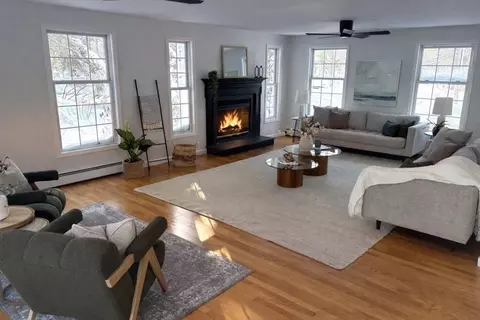 Living - 159 Pine St, Manchester, MA 01944 photo 1 of 5
