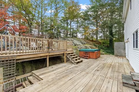 Exterior - 159 Pine St, Manchester, MA 01944 photo 2 of 7