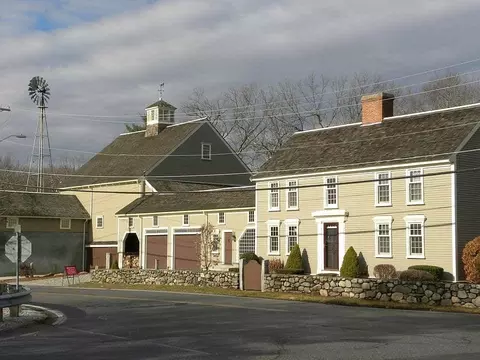 143 Pine Hill Rd, Chelmsford, MA 01824