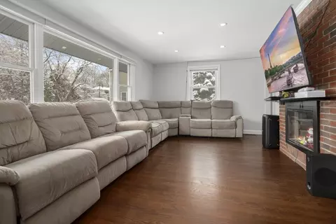 51 Spring St, Stoneham, MA 02180