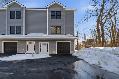 79 School St #4, Lowell, MA 01854