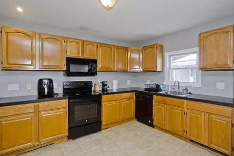 28 Porter St, Springfield, MA 01104 photo 13