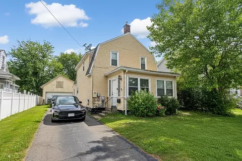 28 Porter St, Springfield, MA 01104