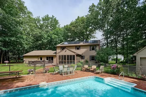 1 Ashley Cir, Easthampton, MA 01027 photo 5