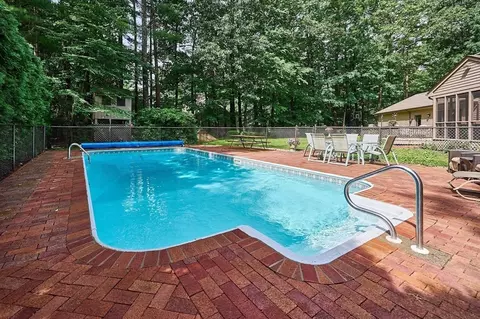 1 Ashley Cir, Easthampton, MA 01027 photo 8