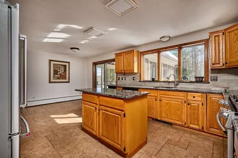 1 Ashley Cir, Easthampton, MA 01027 photo 11