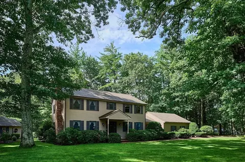 1 Ashley Cir, Easthampton, MA 01027 photo 4