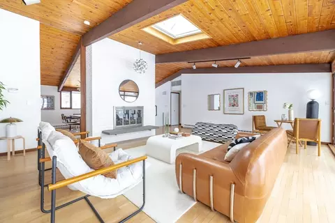 134 Rangeley Rd, Chestnut Hill, MA 02467 photo 4