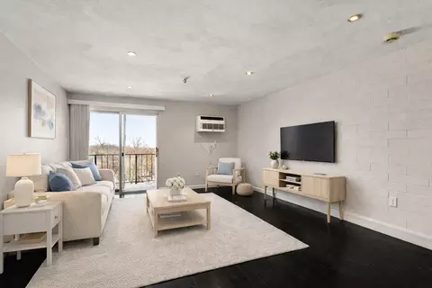 115 W Squantum St #811, Quincy, MA 02171