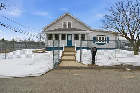 83 Oakdale St, Springfield, MA 01104