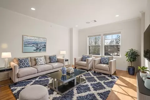18 Robert St #14, Boston, MA 02131