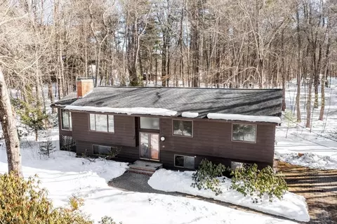 27 Fox Run Rd, Bedford, MA 01730