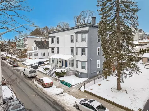 18 Crystal St, Worcester, MA 01603 photo 2