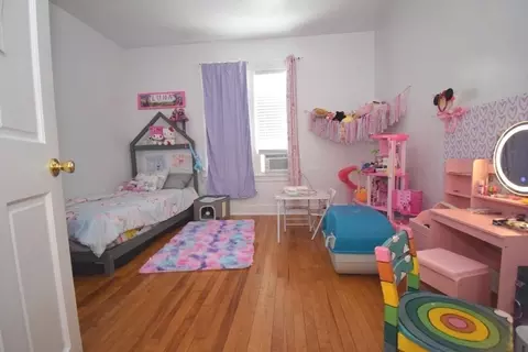 Bedroom - 6 Pelham St, Worcester, MA 01609 photo 2 of 2