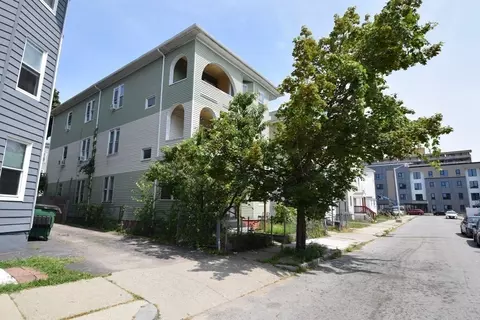 Exterior - 6 Pelham St, Worcester, MA 01609 photo 1 of 8