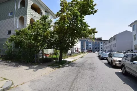 Exterior - 6 Pelham St, Worcester, MA 01609 photo 2 of 8