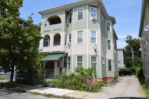 Exterior - 6 Pelham St, Worcester, MA 01609 photo 4 of 8