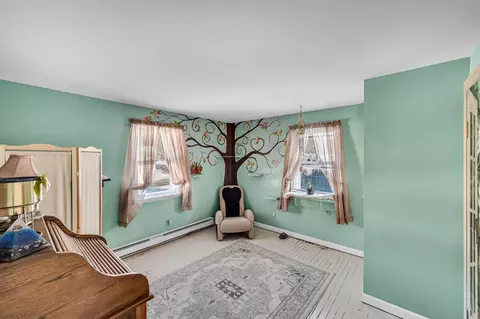 Bedroom - 236 Glenoak Dr, Springfield, MA 01128 photo 3 of 3