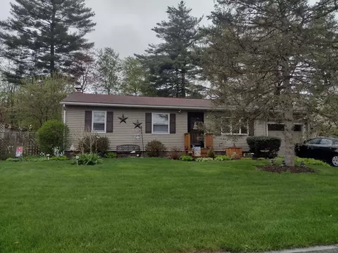 236 Glenoak Dr, Springfield, MA 01128