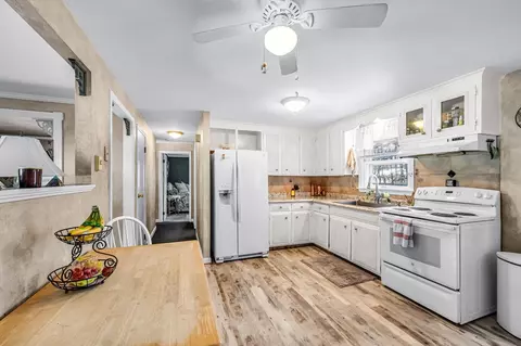 Kitchen - 236 Glenoak Dr, Springfield, MA 01128 photo 2 of 3