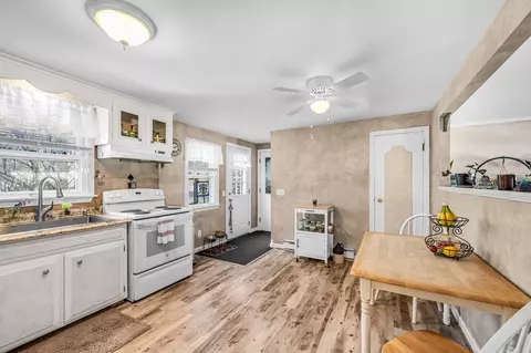 Kitchen - 236 Glenoak Dr, Springfield, MA 01128 photo 1 of 3