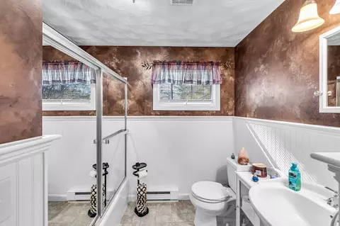 Bath - 236 Glenoak Dr, Springfield, MA 01128 photo 1 of 2