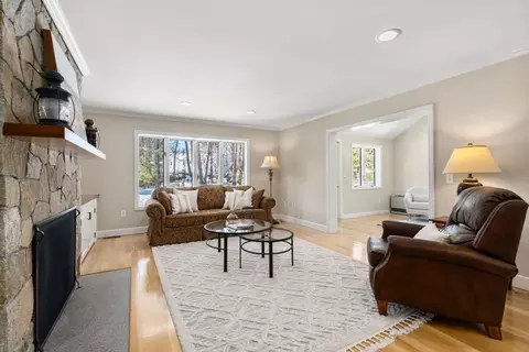 Living - 11 Wyncrest Cir, Andover, MA 01810 photo 4 of 6