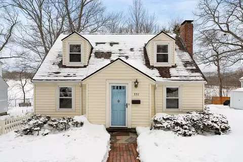551 Poplar St, Boston, MA 02131