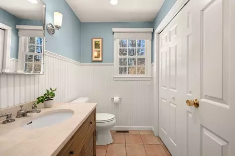 43 Ashley Pl, Reading, MA 01867 photo 12