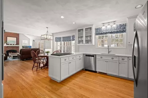 43 Ashley Pl, Reading, MA 01867 photo 4