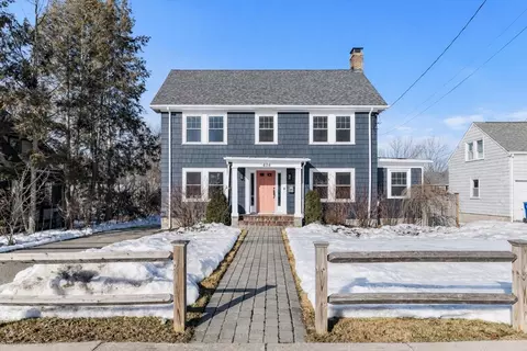424 Brook Rd, Milton, MA 02186