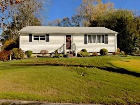 24 Reeds Ln, Holbrook, MA 02343