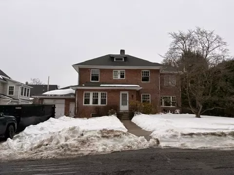 41 Dartmouth St, Holyoke, MA 01040